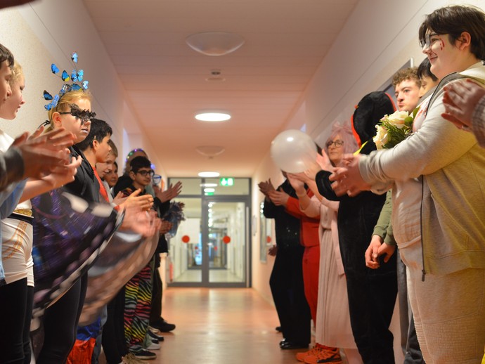 None (vergrößerte Bildansicht wird geöffnet)