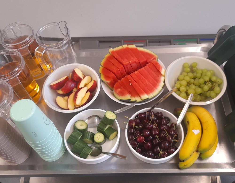 Das Bild zeigt das zubereitete Obst und Gemüse.