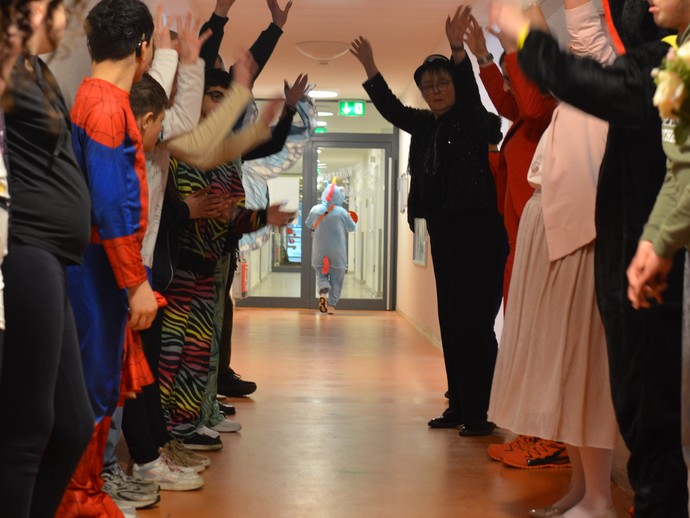 None (vergrößerte Bildansicht wird geöffnet)