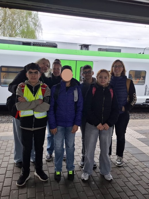 None (vergrößerte Bildansicht wird geöffnet)